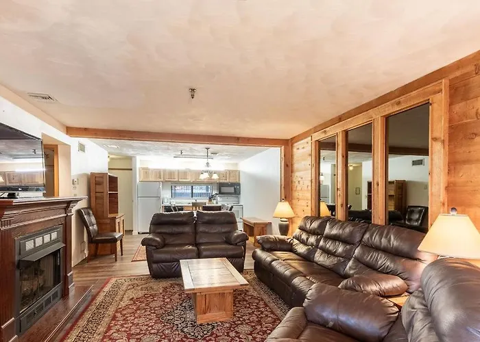 Seven Springs Stoneridge 3 Bedroom Standard Condo - Ski-In Out, Pet Friendly! Condo