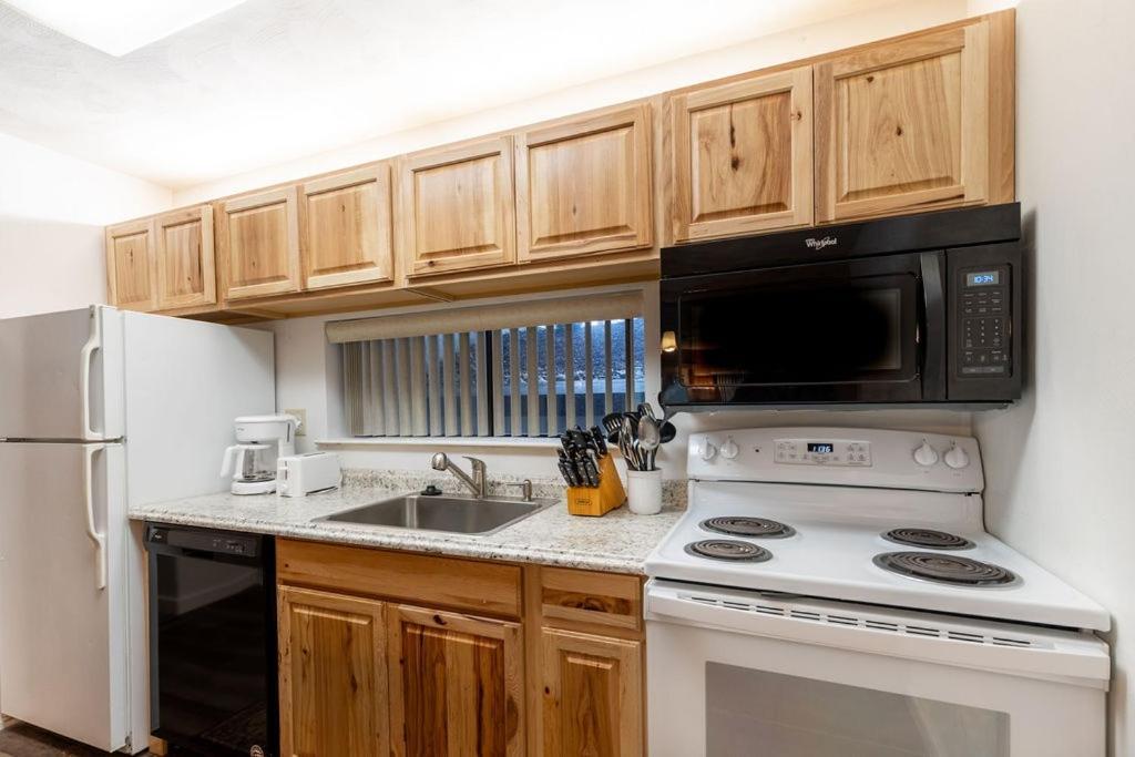 Apartment Seven Springs Stoneridge 3 Bedroom Standard - Ski-in Out, Pet Friendly! *